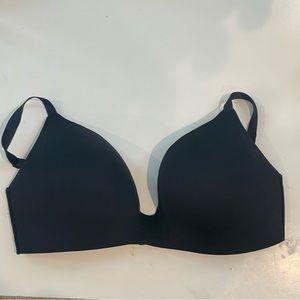 Brand new Uniqlo black bra, fits sizes 34/36 B or C